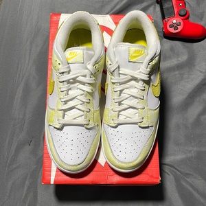 Nike wmns dunks low og ‘yellow strike wommen